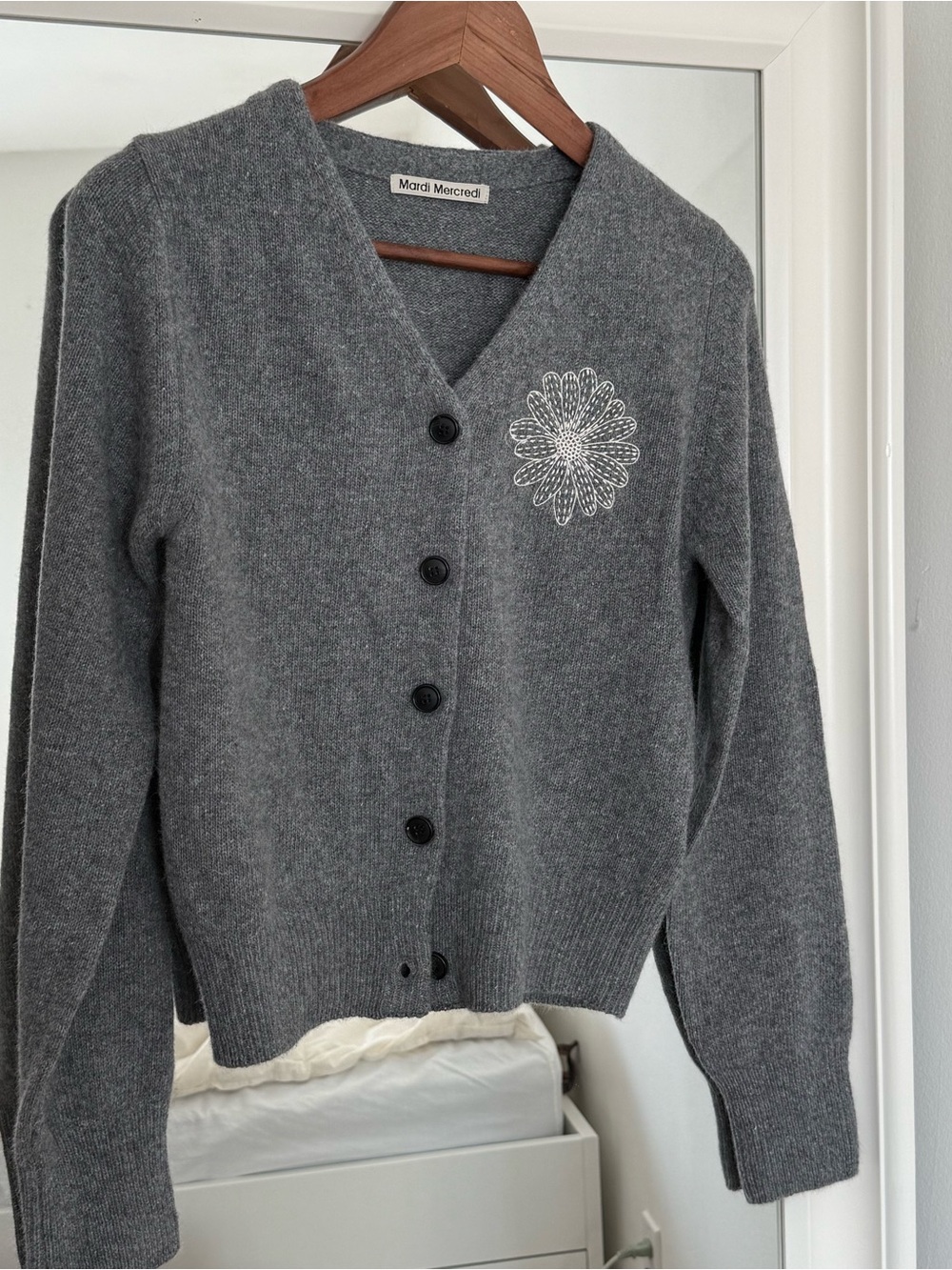 Mardi Mercredi V-neck Cardigan Grey